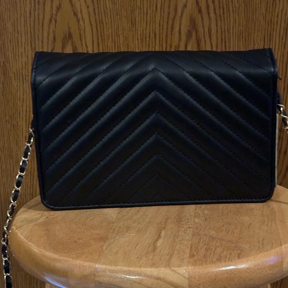Badgley Mischka black quilting purse with logo and tassel closure final $42 firm - Picture 2 of 12